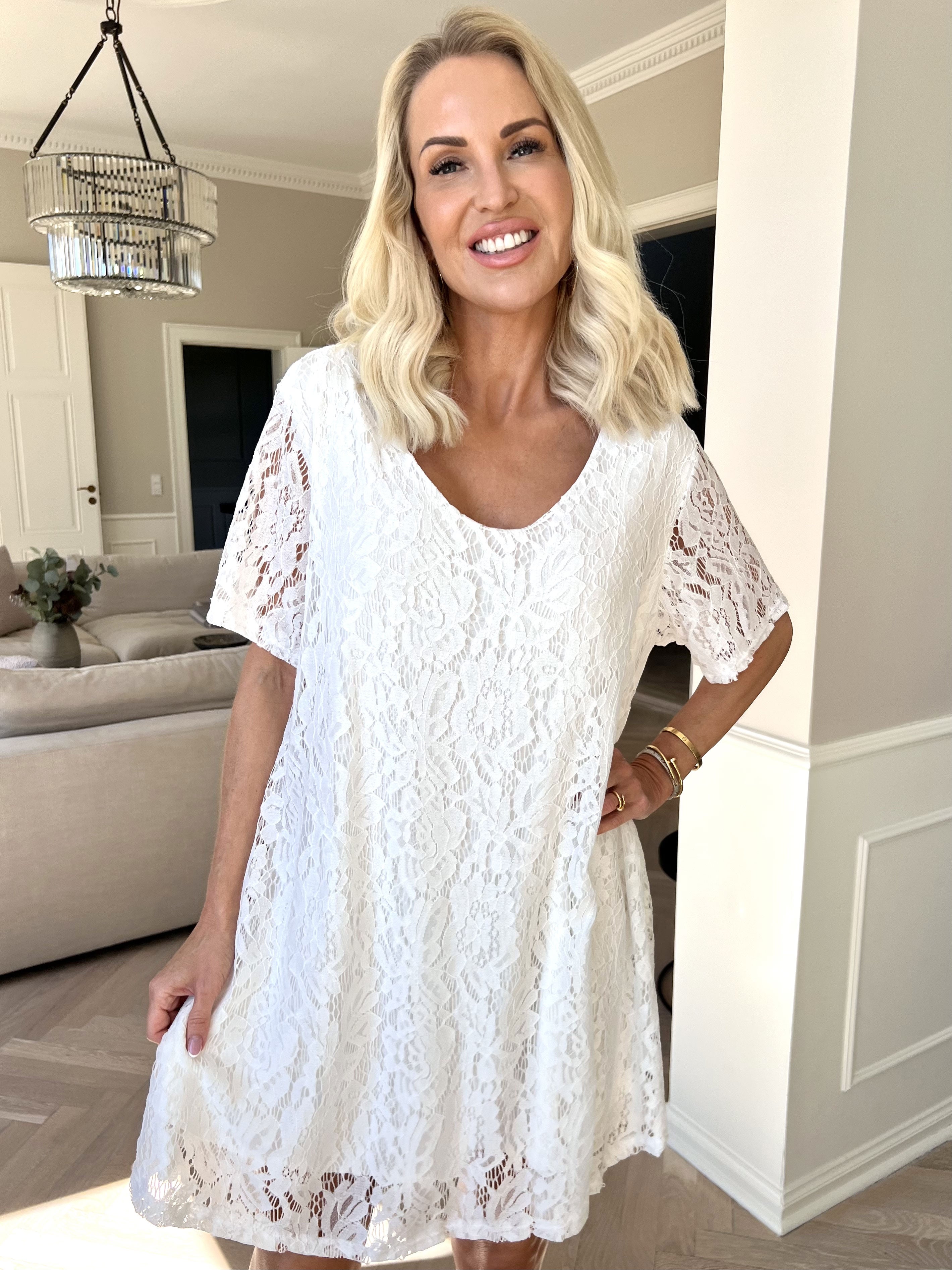 Gloria - A-linjeformad spetsklänning